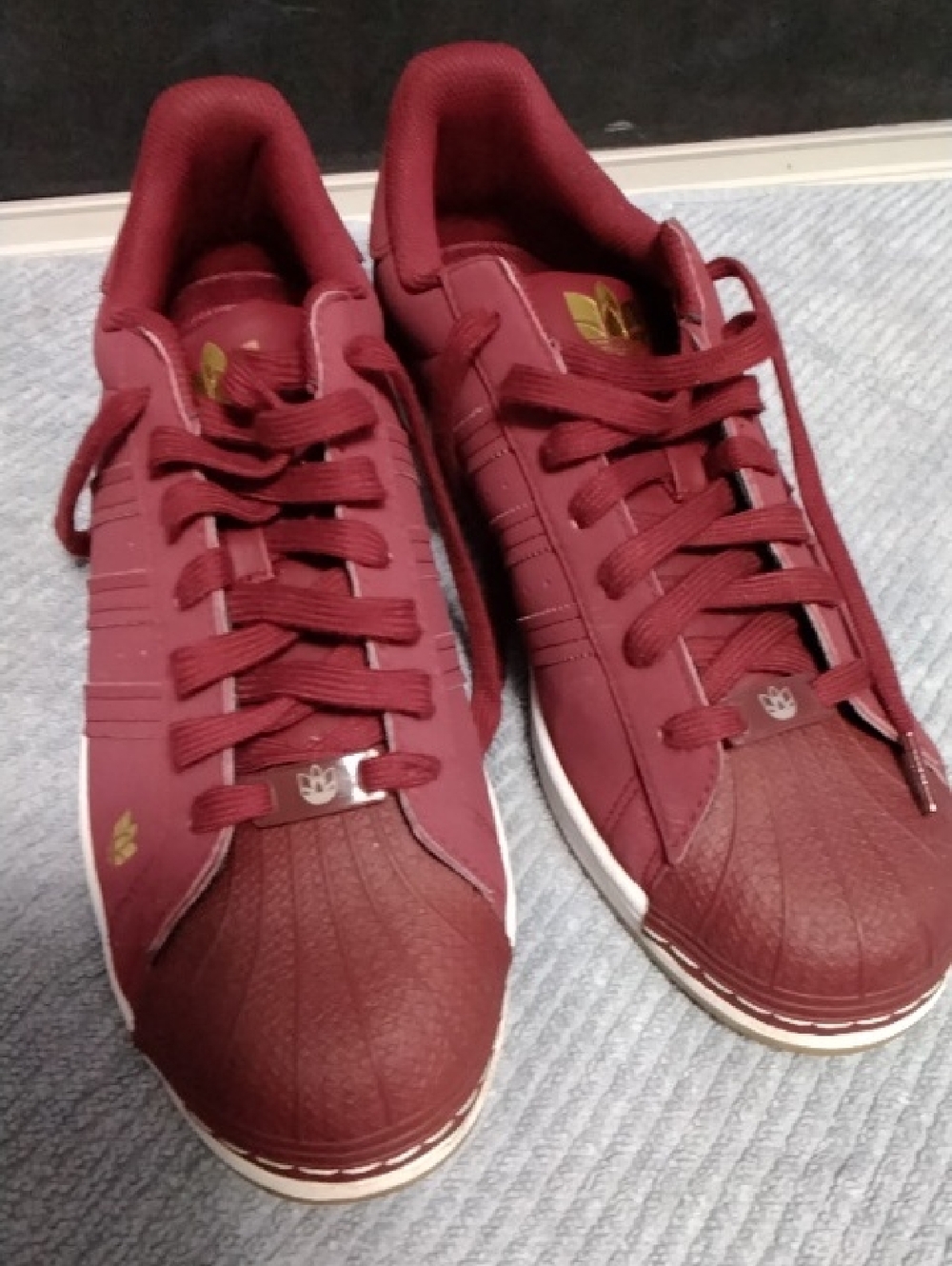 Men's Burgundy Casual Sneakers - Classic Low-Top Lace-Up
